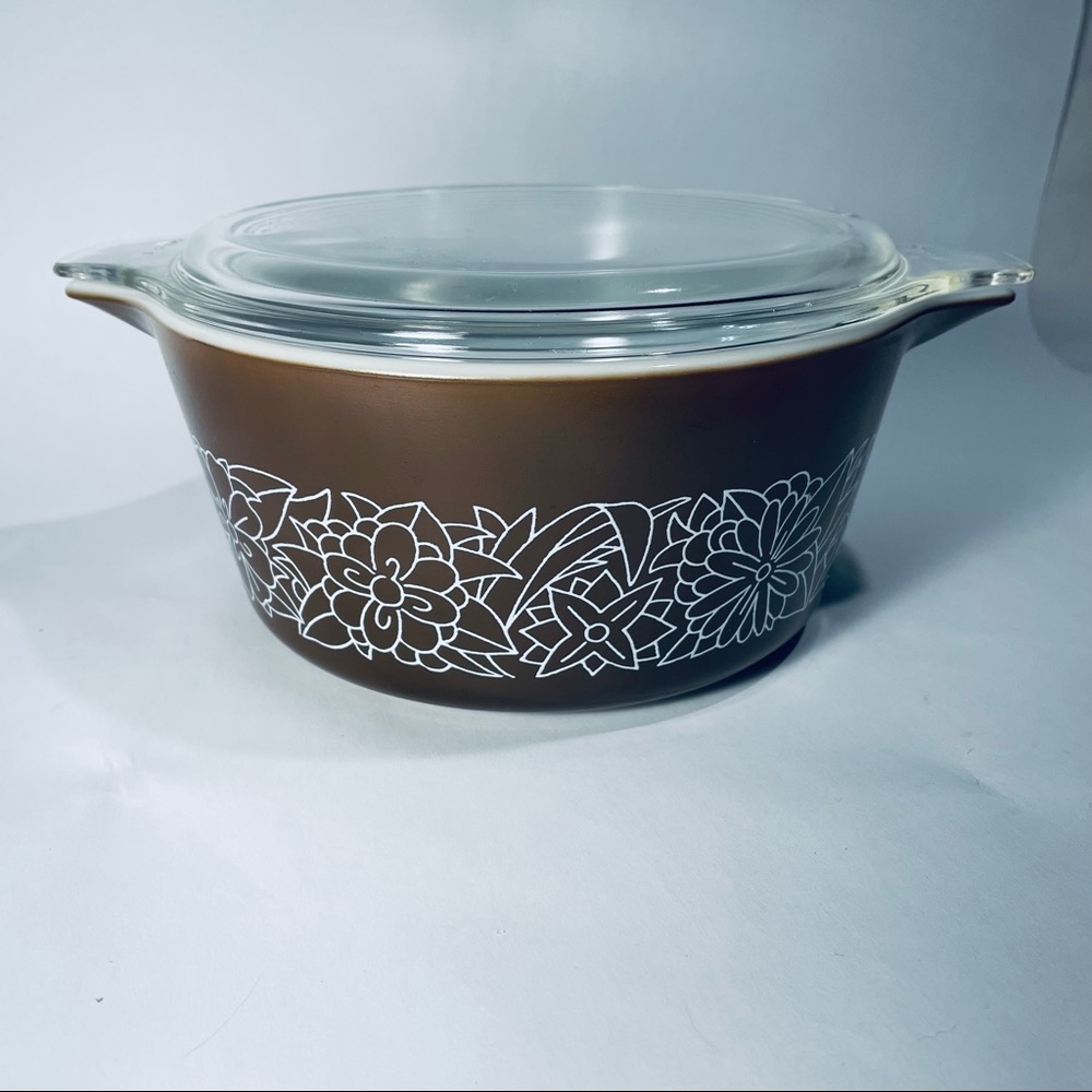 Vintage Pyrex Brown refrigerator dish & lid 474B Woodland